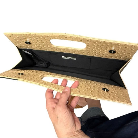 Geometric Black Cream Faux Ostrich Embossed Classy Clutch - Picture 4 of 11